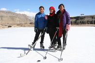 GEO Reportage – Dechen, Chuskit und Stanzin spielen im MŠdchen-Eishockeyteam des Secmol-Internats von Ladakh.
