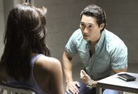 Hawaii Five-0 – Chin (Daniel Dae Kim, r.) versucht herauszufinden, ob Kono (Grace Park, l.) wirklich mit Gangsterboss Delano unter einer Decke steckt ...