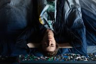 Die zweite Welle – Levin (Alessandro Schuster) setzt das Zerwürfnis mit Noa ganz schön zu.