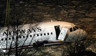 Aircrash-Anatomie – 2009 notwasserte Pilot Chesley Sullenberger im New Yorker Hudson River. Als "Held vom Hudson" schrieb er Geschichte. Er selbst blickt nun zurück und gibt Antworten auf bis heute offene Fragen.