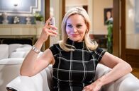 Sturm der Liebe – Insgeheim freut sich Annabelle (Jenny Löffler), dass ihr Plan aufzugehen scheint.