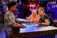 Call Me Kat – (v.l.n.r.) Carter (Julian Gant); Phil (Leslie Jordan); Kat (Mayim Bialik)