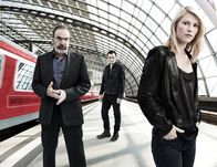 Homeland – (5. Staffel) - Der Kampf gegen den Terrorismus geht weiter: Carrie (Claire Danes, r.), Saul (Mandy Patinkin, M.) und Peter (Rupert Friend, l.). Doch kämpfen sie alle auf der gleichen Seite?