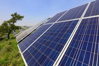 "Marktcheck" deckt auf – Stockfotografie Solarmodul am Hang, Nahaufnahme des Fotos: lizenzfreie Fotos