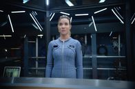 Extant – Auch Katie Sparks (Tessa Ferrer) erlebte im All Unaussprechliches. Die Tochter des IESA-Chefs ließ sich absichtlich ins All schießen, um die Erde zu schützen - doch vor was?