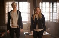 The Gifted – Andy Strucker (Percy Hynes White, l.); Lauren Strucker (Natalie Alyn Lind, r.)