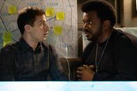 Brooklyn Nine-Nine – Jake Peralta (Andy Samberg, l.); Doug Judy (Craig Robinson, r.)