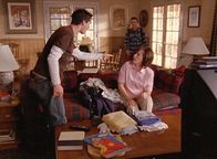 Malcolm mittendrin – Von links: Reese (Justin Berfield), Malcolm (Frankie Muniz) und Lois (Jane Kaczmarek)