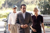 Monk – Nach langem Protest willigt Monk (Tony Shalhoub, Mi.) ein und begibt sich mit seinem Halbbruder Jack (Steve Zahn) - der glaubt, dass man ihm einen Mord anhängen will - und Natalie (Traylor Howard) auf die Suche nach dem wahren Mörder...