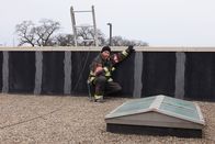 Chicago Fire – Chicago Fire Staffel 10 Folge 18 Einstieg übers Dach: Taylor Kinney als Kelly Severide