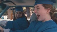 Booksmart – Wilde Fahrt, l-r: Beanie Feldstein als Molly, Kaitlyn Dever als Amy