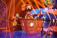 The Masked Singer – DER PIRAT performt zu „High Hopes“ Von Panic! At The Disco.