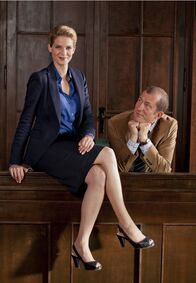 Henker und Richter – Saskia Henker (Rike Schmid, l.); Klaus Wagenführ (Martin Lindow, r.)