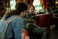 Outlander – Outlander – Die Highland-Saga Staffel 5 Folge 9 Bei Schlangenbissen ist Eile geboten: Richard Rankin als Roger Wakefield, Sam Heughan als Jamie Fraser Copyright: SRF/2020 Sony Pictures Television Inc.