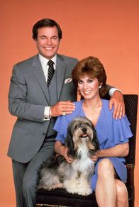 Hart aber herzlich – Jonathan Hart (Robert Wagner, l.); Jennifer Hart (Stefanie Powers, r.)