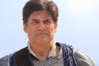 Death in Paradise – Francis (Adrian Lukis) informierte noch vor seinem Tod Humphrey darüber, dass er sich bedroht fühlte. Doch Humphreys Hilfe kommt zu spät.