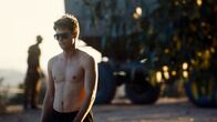 Moffie – Nicholas (Kai Luke Brummer) ist mit seiner Kompanie an die Grenze zu Angola verlegt worden.