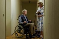 Danni Lowinski – Während Kurt (Axel Siefer, l.) seinen neuen Job in Angriff nimmt, genießt Danni die Zeit mit ihrem Surfer Josh ...
