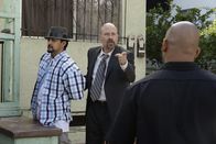 The Mentalist – Bosco (Terry Kinney, r.) arbeitet gemeinsam mit Patrick an einem neuen Fall und stößt dabei auf Raoul (Rey Gallegos, l.) ...