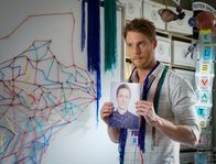 Limitless – Das SWAT-Team von Casey vereitelt einen Einbruch in dem Drogenlager, aus dem Brian seinen NZT-Nachschub bekommt. Zwar können die Diebe mit ihrer wertvollen Beute entkommen, doch Brian (Jake McDorman) entdeckt, wo die Drogen gelandet sind ...