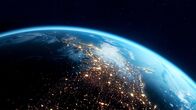 Die Erde - Entstehung des Lebens – Mehr als 8 Milliarden Menschen leben heute auf der Erde. Ihr Einfluss auf den Planeten hat ein bisher unbekanntes Ausmaß angenommen.