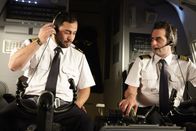 Mayday - Alarm im Cockpit – Captain Garanito Gomez (gespielt von Alex Karzis) und First Officer Ferreira Quintal (gespielt von Rodrigo Fernandez-Stoll) beginnen mit den Vorbereitungen für den Flug nach Caracas. Die Ermittler erfahren später, dass die Piloten einen tödlichen Fehler gemacht haben, als sie noch am Boden waren.