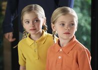 Single Parents – Amy Fogerty (Ella Allan, l.); (Tyler Wladis) Emma Fogerty (Mia Allan, r.)