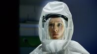 Toxic – Die Biologin entdeckt ein unbekanntes Virus: Ophélia Kolb als Roxane