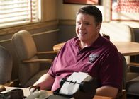 Young Sheldon – George Cooper sen. (Lance Barber)