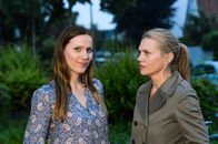 Helen Dorn – Helen Dorn (Anna Loos, r.) und Bettina Georgi (Bettina Lamprecht, l.)