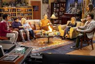 The Big Bang Theory – Unterschiedliche Abenteuer warten auf (v.l.n.r.) Raj (Kunal Nayyar), Howard (Simon Helberg), Bernadette (Melissa Rauch), Sheldon (Jim Parsons), Penny (Kaley Cuoco), Amy (Mayim Bialik) und Leonard (Johnny Galecki) ...