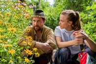 Alles finster – Norbert (Christian Strasser), Agnes (Martina Ebm).