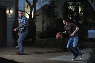 The Middle – Für Axl (Charlie McDermott, r.) steht das letzte Footballmatch der Saison an, doch, wenn es nach Mike (Neil Flynn, l.) geht, dann wird sein Sohn nicht dabei sein ...