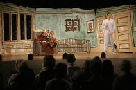 It's Always Sunny in Philadelphia – Während Frank (Danny DeVito, l.) ganz zufrieden ist mit seiner Rolle in Charlies Musical, ist Dennis (Glenn Howerton, r.) alles andere als begeistert ...