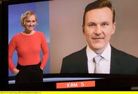 Der Autokraten-Code – Für den Test des KI-Politikers trifft Caren Miosga (links) auf den Avatar Maximilian Weber.