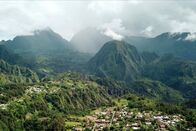 Destination La Réunion – Destination Staffel 4 Episode 9 La Réunion Grünes Paradies: La Réunion Copyright: SRF/ARTE Elephant Adventures