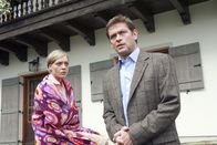 Die Rosenheim-Cops – Charlotte Mahler (Stefanie Kampe) ahnt, dass Kommissar Christian Lind (Tom Mikulla) an ihren Aussagen zweifelt.
