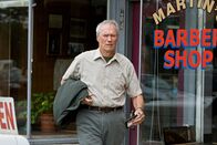 Gran Torino – Dank seiner neuen Nachbarn wird der eigenwillige und rassistische Walt Kowalski (Clint Eastwood) ein verständnisvollerer Mensch ...