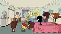Willkommen bei den Louds – L-R: Lynn, Lincoln, Lana, Lola, Lisa, Leni, Lori, Lucy, Luna, Luan