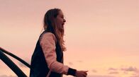 Neverland Now – Kalina (Anna Herrmann) lebt im Hier und Jetzt.