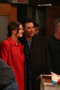 How I Met Your Mother – Thanksgiving steht vor der Tür: Ted (Josh Radnor, r.) und Robin (Cobie Smulders, l.) wollen etwas Gutes tun und Essen in einem Obdachlosenheim austeilen ...