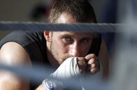 Der Geschmack von Rost und Knochen – Ali (Matthias Schoenaerts) nimmt an illegalen Faustkämpfen teil, bei denen es keine Regeln gibt und hoch gewettet wird.