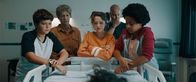 3 Hz – Sammy (Arthur Hermans), Jos (Ann Tuts), Ella (Cécile Enthoven), Thomas (Stan Van Samang) und Noor (Maja Azila) machen sich Sorgen um den kranken Felix (Junes Callaert).