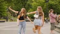 WeltWeit – Der Washington Square Park in New York ist Bühne für Influencer und Selbstdarsteller.