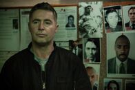 Luther – George Stark (David O'Hara) erhöht den Druck auf Luther.