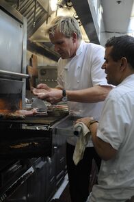 In Teufels Küche mit Gordon Ramsay – Retter in Not: Gordon Ramsay besucht heute das Restaurant "Grasshopper Also" in Carlstadt in New Jerse, dessen Besitzer um das Überleben des Lokals kämpfen ...