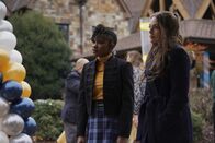 Legacies – Cleo (Omono Okojie, l.); Hope Mikaelson (Danielle Rose Russell, r.)