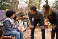 Plötzlich Familie – L-R: Juan (Gustavo Quiroz), Lita (Julianna Gamiz), Pete (Mark Wahlberg), Ellie (Rose Byrne)
