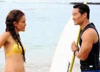 Hawaii Five-0 – Chin (Daniel Dae Kim, r.) muss sich mit seiner Vergangenheit und seiner damaligen Beziehung zu Malia (Reiko Aylesworth, l.) auseinandersetzen ...
