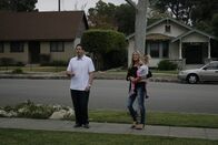 Die Super-Makler - Top oder Flop? – Christina (r.) und Tarek El Moussa (l.) haben einen außergwöhnlichen Job. Sie kaufen günstig Häuser, rennovieren diese und probieren, sie mit Gewinn zu verkaufen ...
